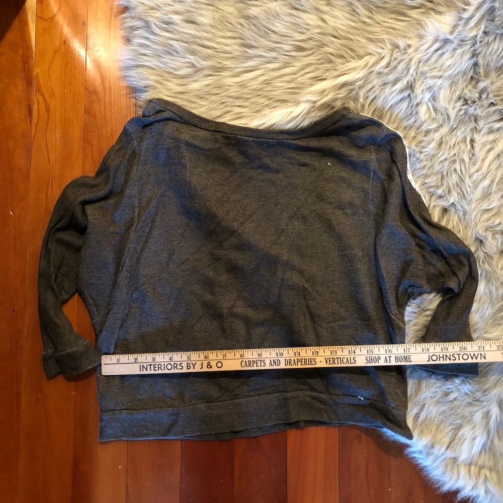 Beautiful top - Picture 7 of 7